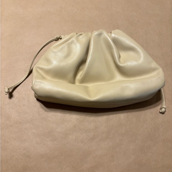 BEIGE‎ CLUTCH - Picture 3 of 5